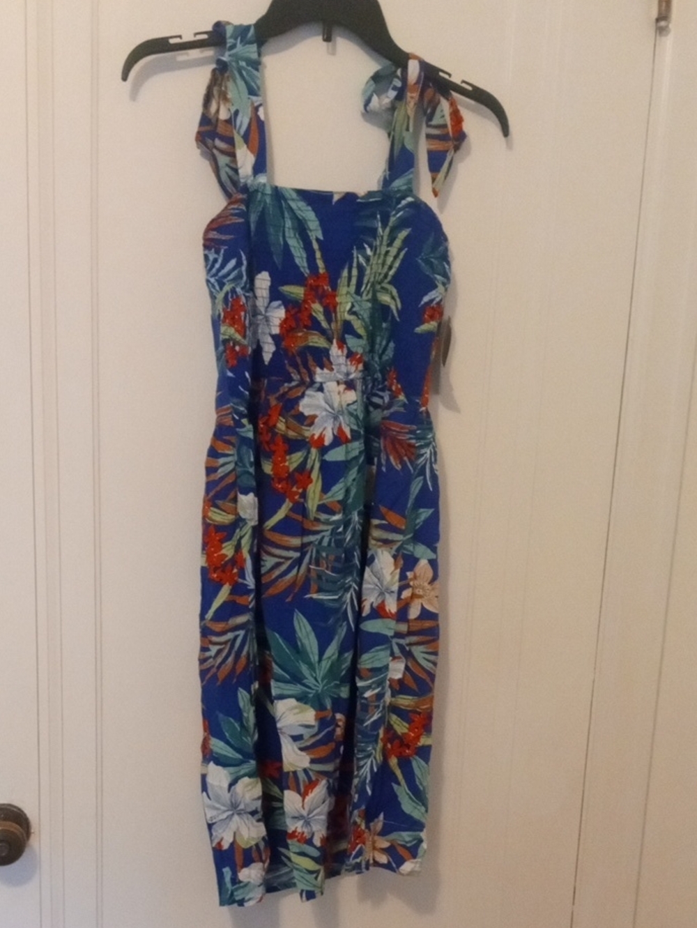 NWT women size 8 Tropical print dress, tie straps
